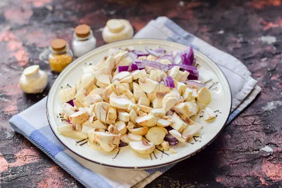 салат с картошкой, курицей и шампиньонами рецепт фото 2
